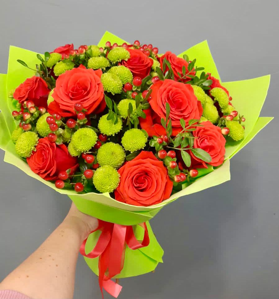 Букет цветов из: Хризантемы и Розы в Горки