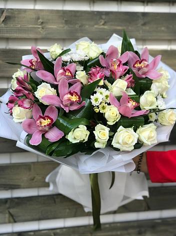 Букет цветов из: Розы и Хризантемы в Горки