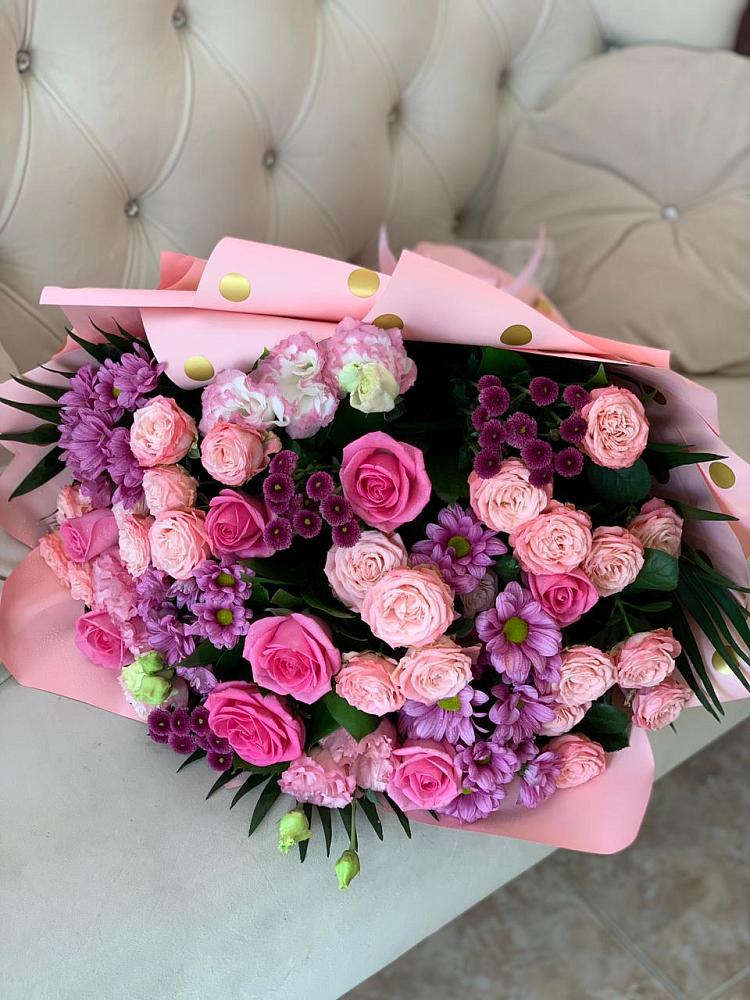 Букет цветов из: Хризантемы, Розы и Лизиантусы в Горки