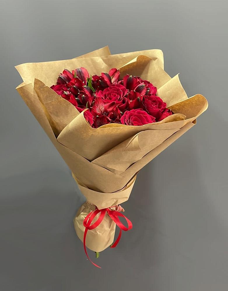 Букет цветов из: Альстромерии и Розы в Горки