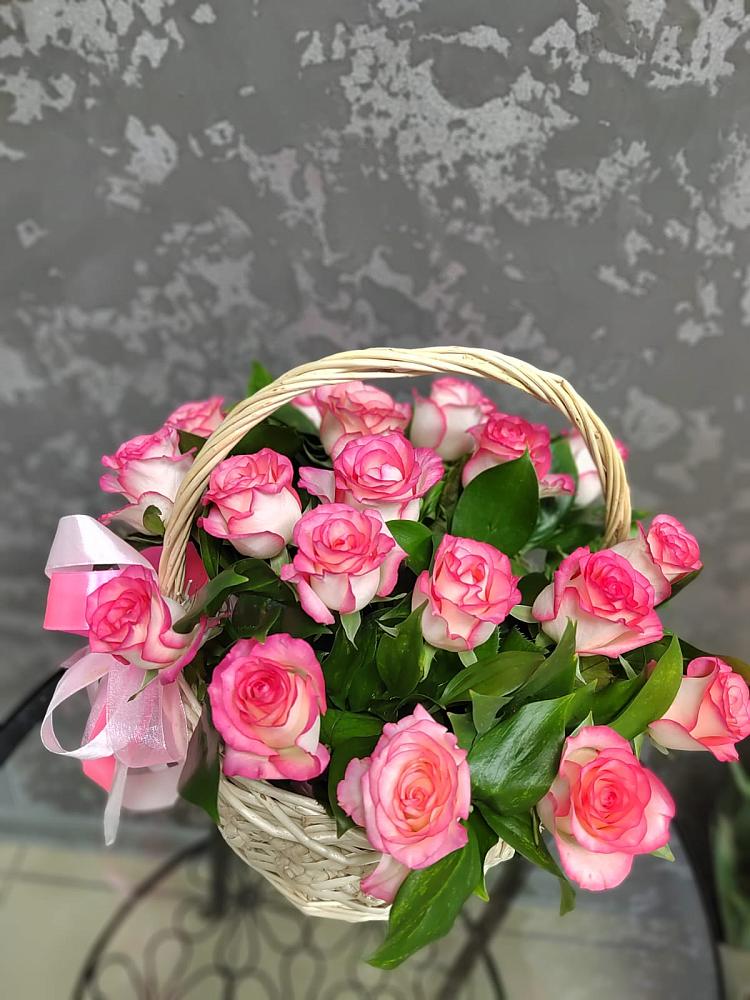 Цветочная композиция из Розы в корзине в Горки