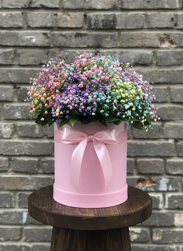 Цветочная композиция из Гипсофила и Розы в шляпной коробке в Горки