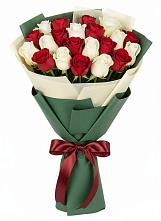 Букет Микс из красных и белых роз в Горки