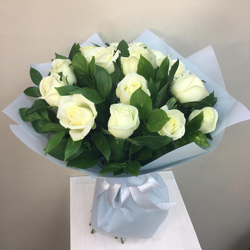 Букет 15 Белых роз Проуд в Горки