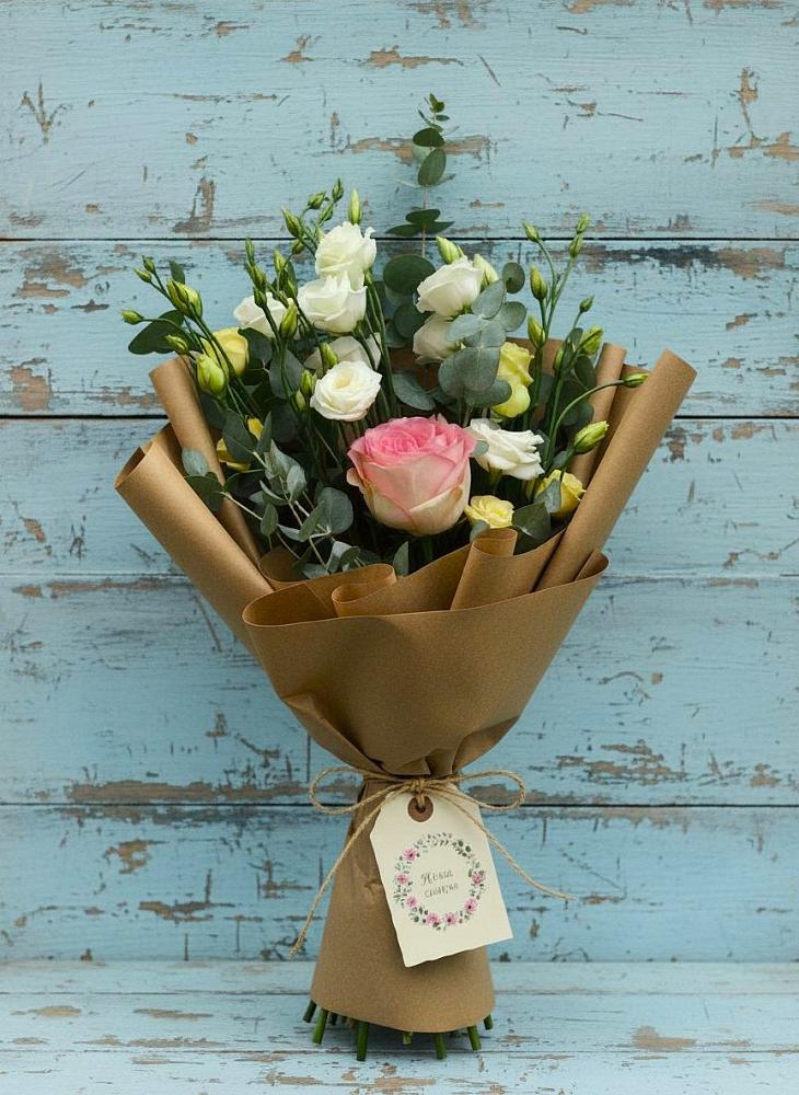 Букет цветов из: Розы и Лизиантусы в Горки