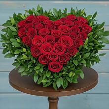 Цветочная композиция из Розы в виде сердца в Горки