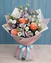 Букет цветов из:  Лизиантусы, Розы, Альстромерии и Гипсофила в Горки