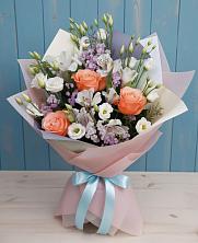 Букет цветов из:  Лизиантусы, Розы, Альстромерии и Гипсофила в Горки