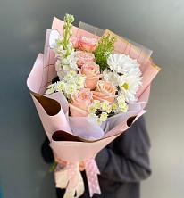 Букет цветов из:  Хризантемы и Розы в Горки