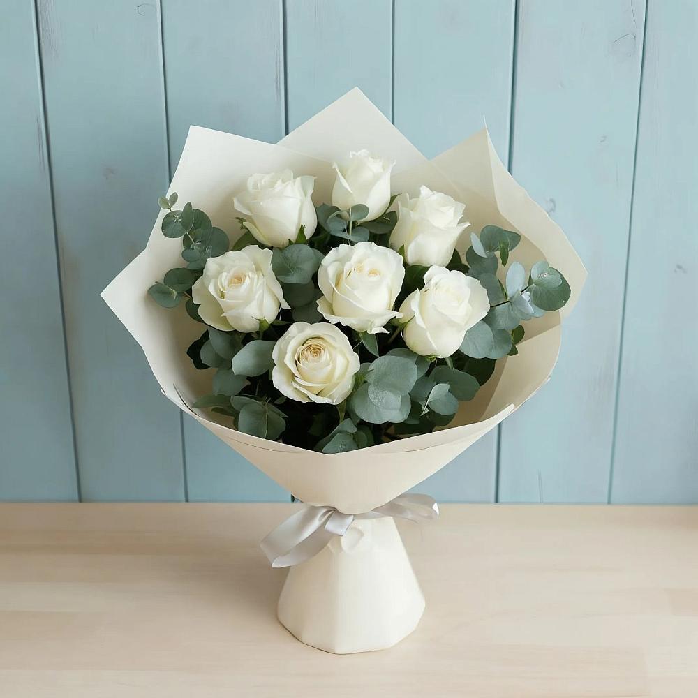 Букет Белые розы в Эвкалипте в Горки