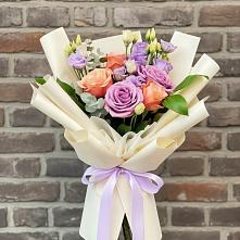 Букет цветов из:  Лизиантусы и Розы в Горки
