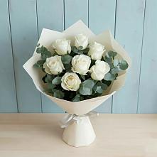 Букет Белые розы в Эвкалипте в Горки