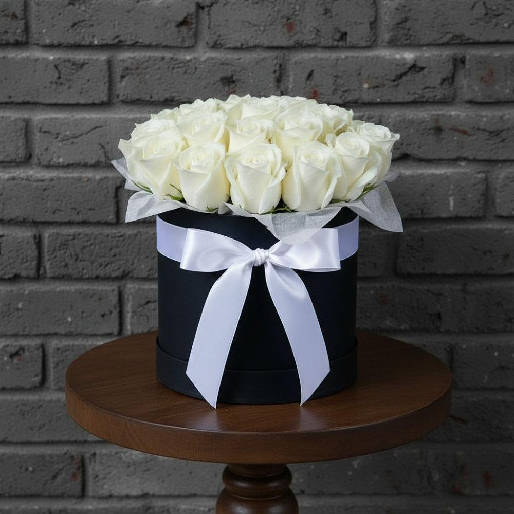 Цветочная композиция из Розы в шляпной коробке в Горки